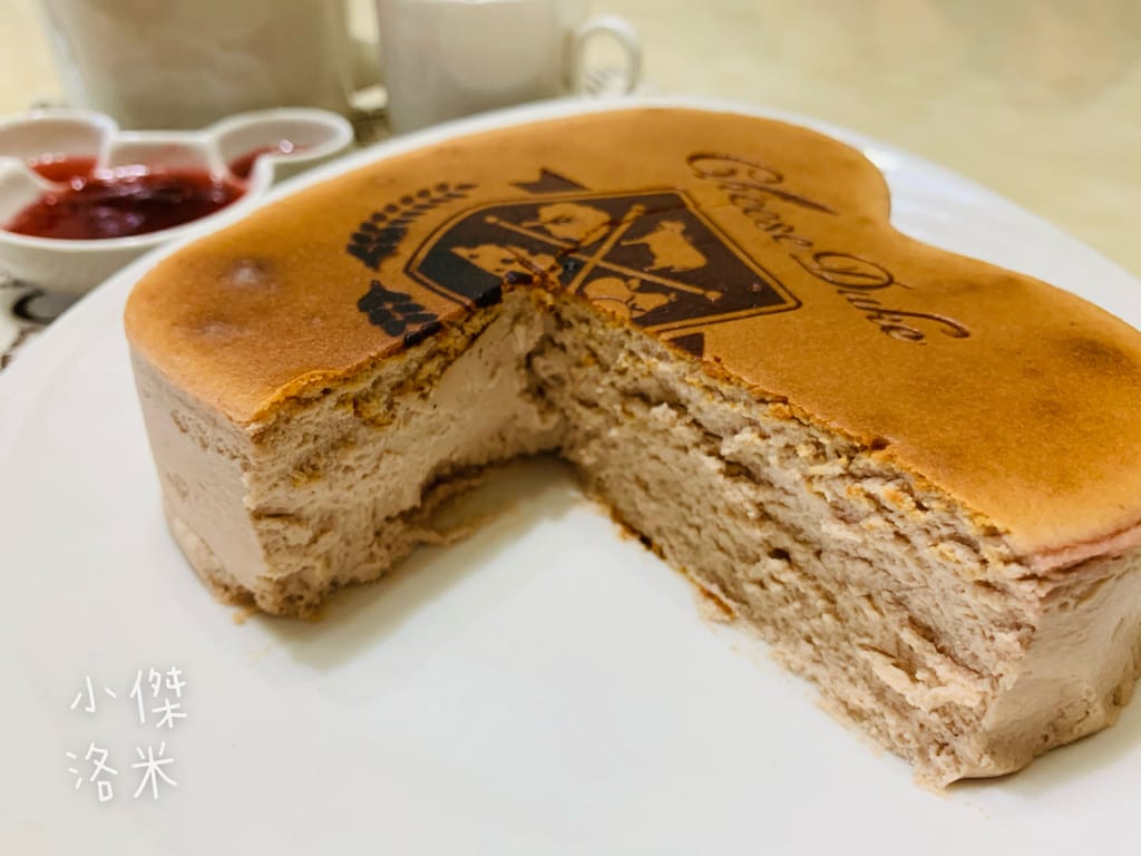 《甜點》起士公爵-草莓甜心乳酪蛋糕 ｜ 少女心爆棚的初戀酸甜滋味夢幻愛心蛋糕