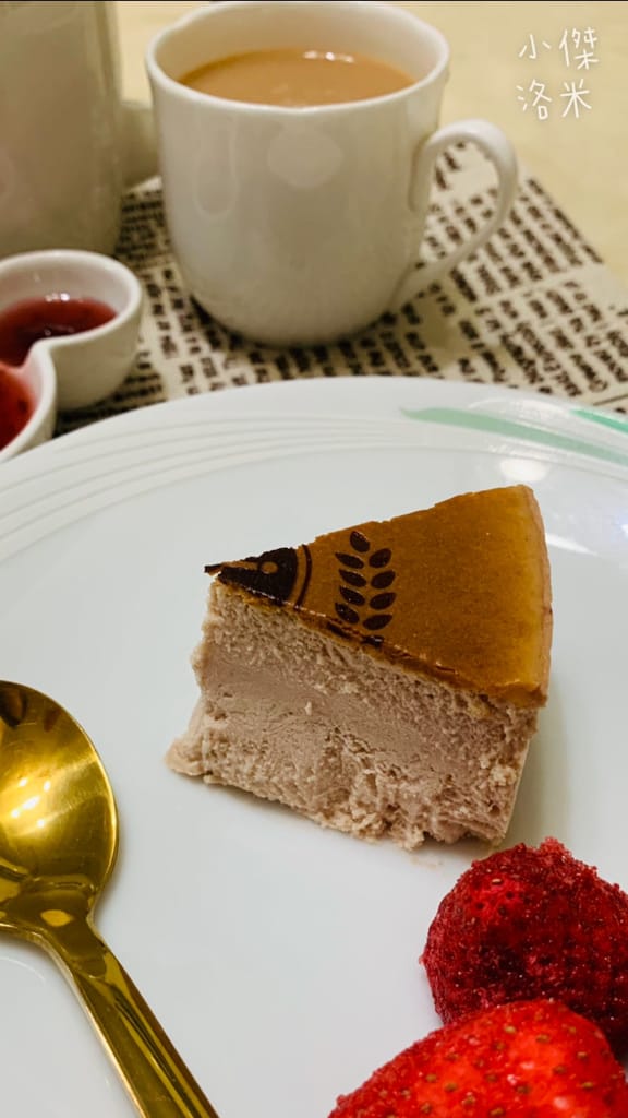 《甜點》起士公爵-草莓甜心乳酪蛋糕 ｜ 少女心爆棚的初戀酸甜滋味夢幻愛心蛋糕