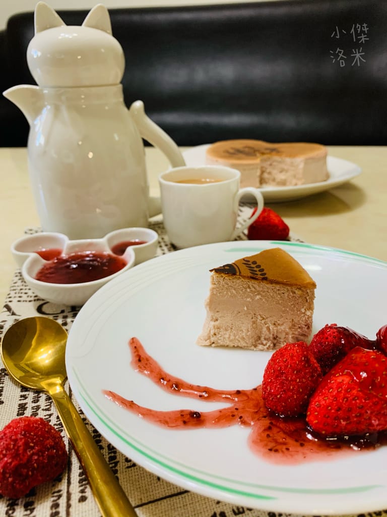 《甜點》起士公爵-草莓甜心乳酪蛋糕 ｜ 少女心爆棚的初戀酸甜滋味夢幻愛心蛋糕