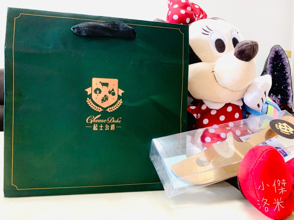 《甜點》起士公爵-草莓甜心乳酪蛋糕 ｜ 少女心爆棚的初戀酸甜滋味夢幻愛心蛋糕