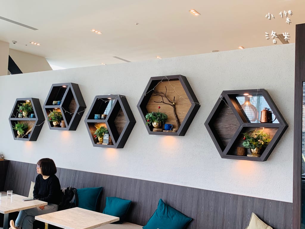 《美食》魚骨頭 Fish Bone Caf’e 宏匯廣場8樓｜ 網美必朝聖的美食餐廳 浪漫約會地點 新北新莊美食推薦 我的口袋名單