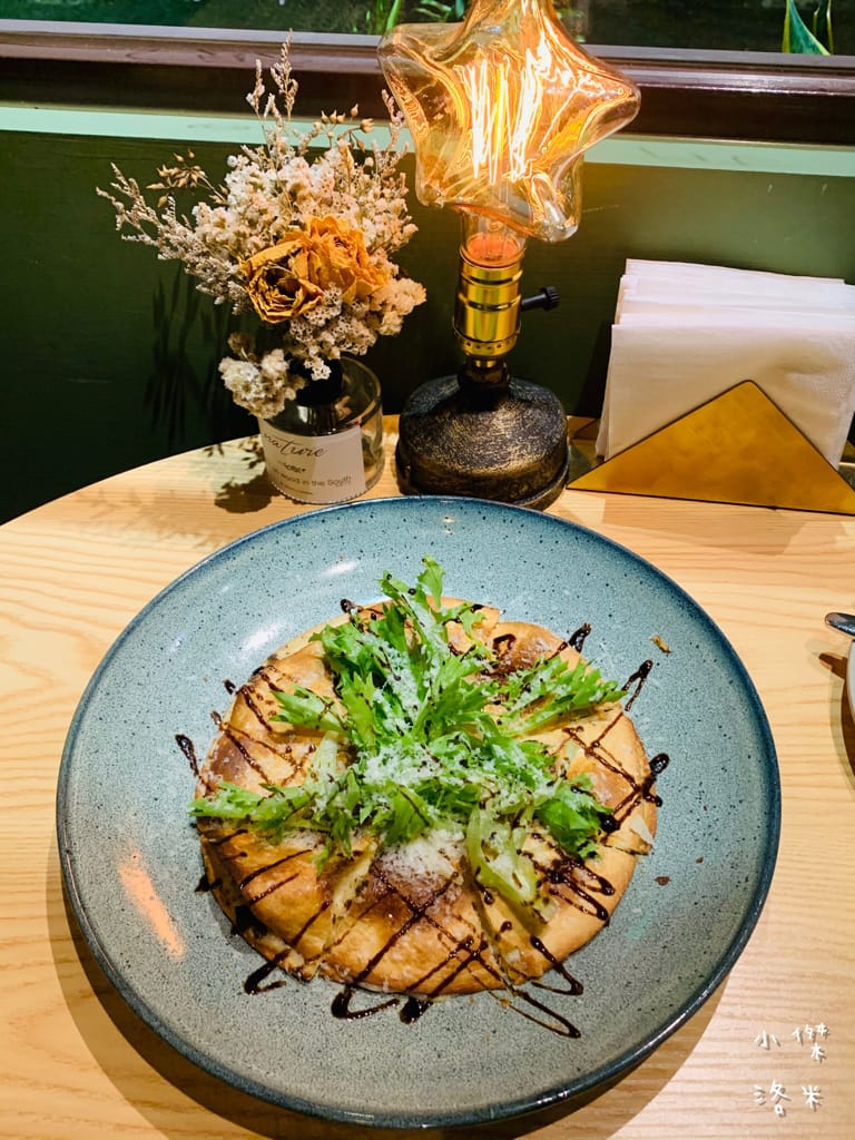 《美食》紅廚小餐館 ｜ 鶯歌超chill異國料理 下班小酌兩杯 適合約會的餐酒館 新北鶯歌美食推薦 復古鶯歌餐酒館