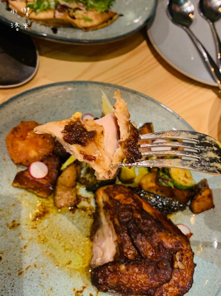 《美食》紅廚小餐館 ｜ 鶯歌超chill異國料理 下班小酌兩杯 適合約會的餐酒館 新北鶯歌美食推薦 復古鶯歌餐酒館