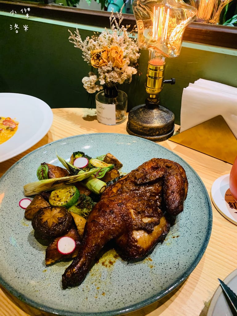 《美食》紅廚小餐館 ｜ 鶯歌超chill異國料理 下班小酌兩杯 適合約會的餐酒館 新北鶯歌美食推薦 復古鶯歌餐酒館