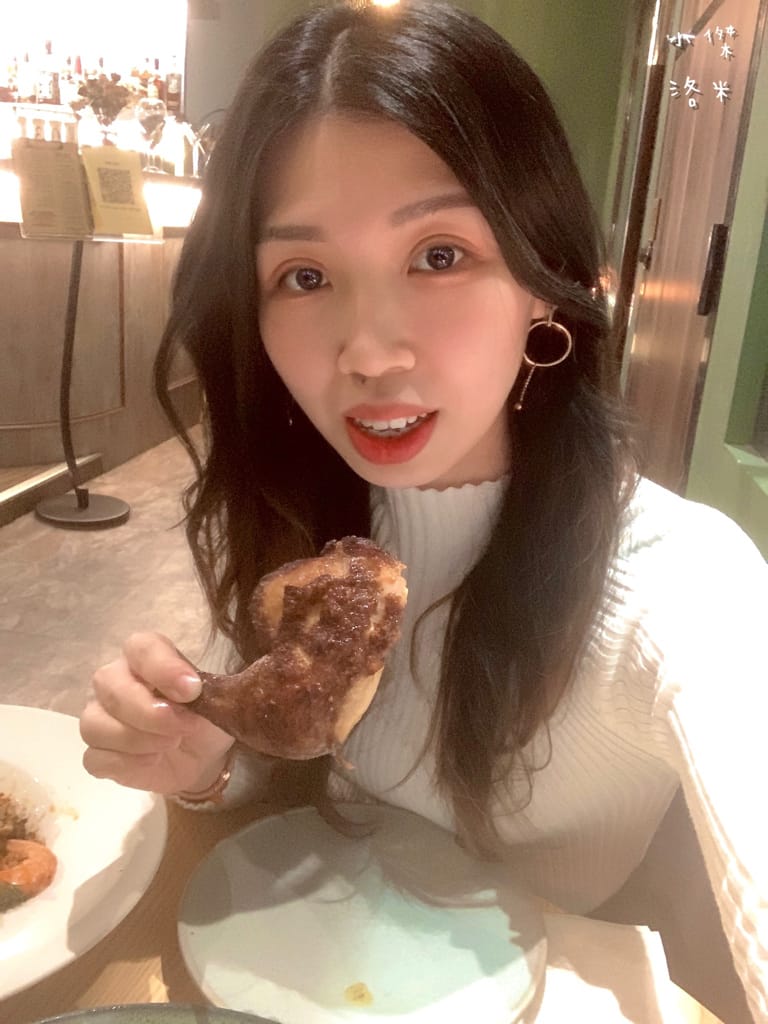 《美食》紅廚小餐館 ｜ 鶯歌超chill異國料理 下班小酌兩杯 適合約會的餐酒館 新北鶯歌美食推薦 復古鶯歌餐酒館