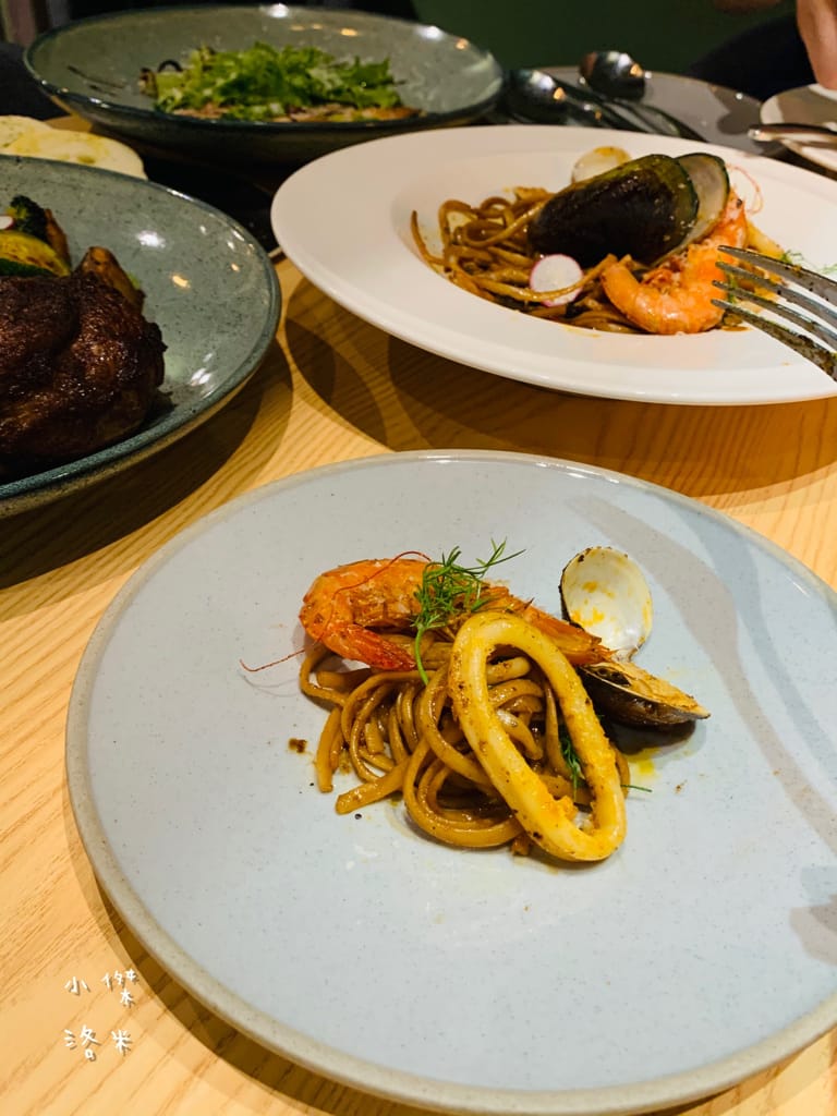 《美食》紅廚小餐館 ｜ 鶯歌超chill異國料理 下班小酌兩杯 適合約會的餐酒館 新北鶯歌美食推薦 復古鶯歌餐酒館