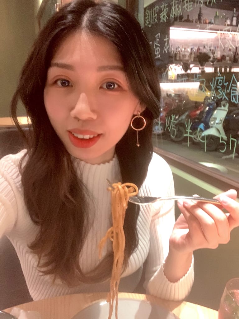 《美食》紅廚小餐館 ｜ 鶯歌超chill異國料理 下班小酌兩杯 適合約會的餐酒館 新北鶯歌美食推薦 復古鶯歌餐酒館