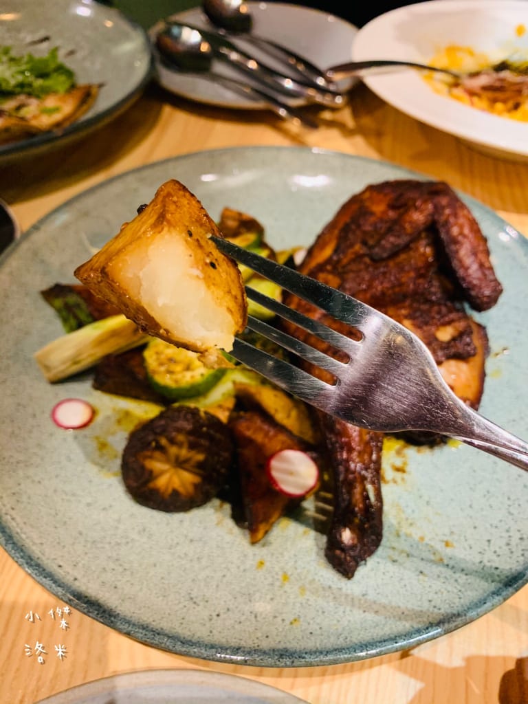 《美食》紅廚小餐館 ｜ 鶯歌超chill異國料理 下班小酌兩杯 適合約會的餐酒館 新北鶯歌美食推薦 復古鶯歌餐酒館