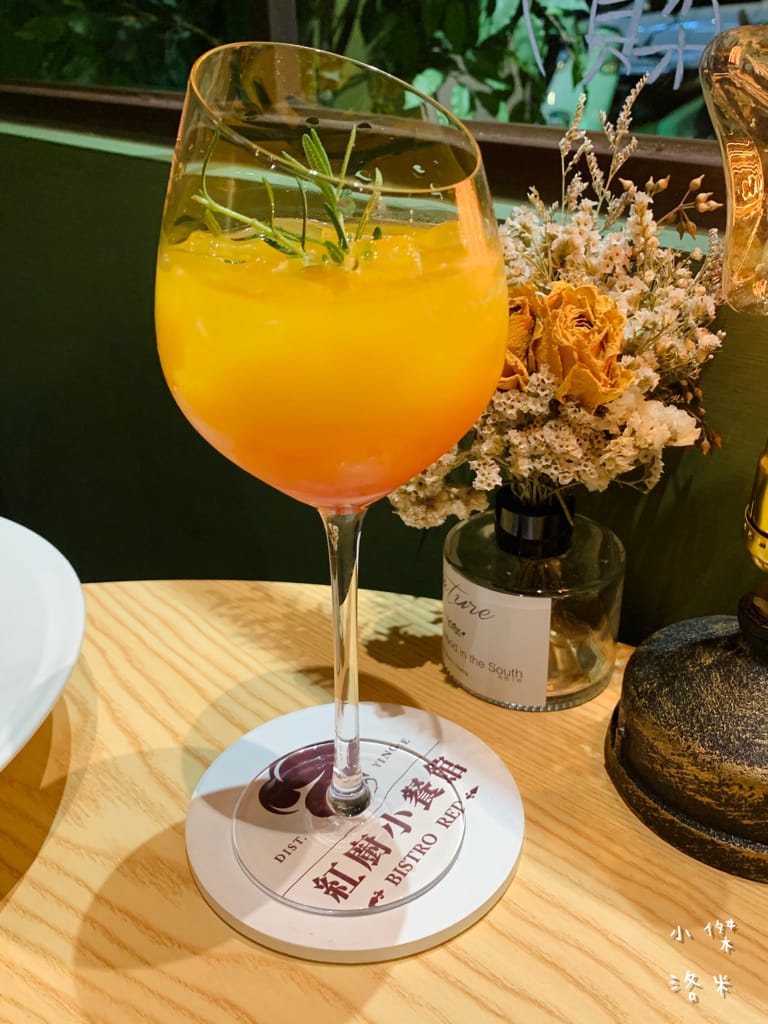 《美食》紅廚小餐館 ｜ 鶯歌超chill異國料理 下班小酌兩杯 適合約會的餐酒館 新北鶯歌美食推薦 復古鶯歌餐酒館