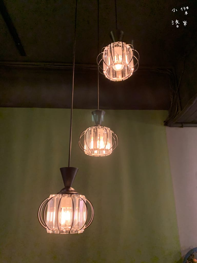 《美食》紅廚小餐館 ｜ 鶯歌超chill異國料理 下班小酌兩杯 適合約會的餐酒館 新北鶯歌美食推薦 復古鶯歌餐酒館