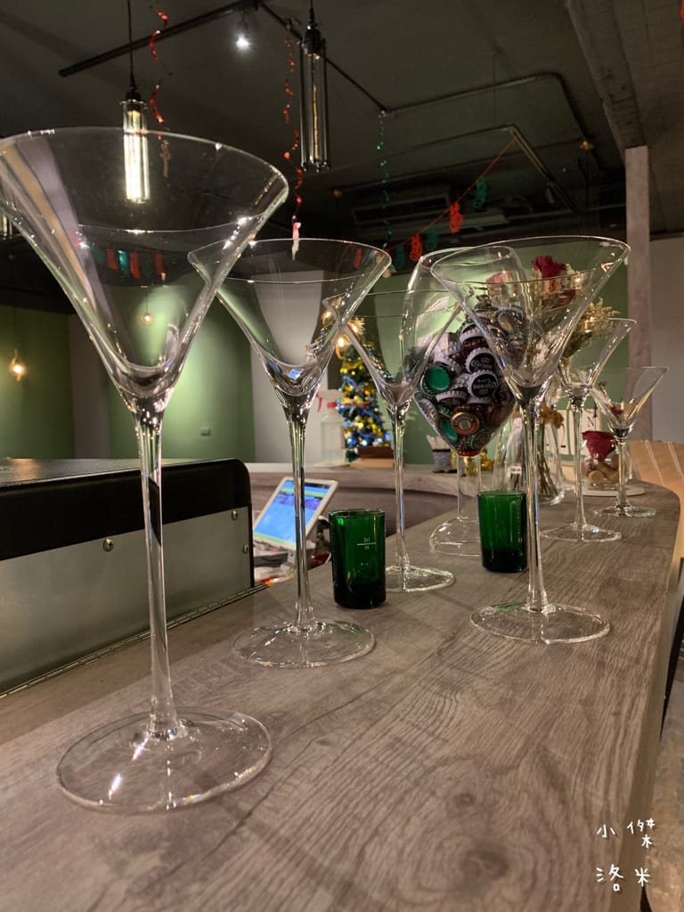 《美食》紅廚小餐館 ｜ 鶯歌超chill異國料理 下班小酌兩杯 適合約會的餐酒館 新北鶯歌美食推薦 復古鶯歌餐酒館