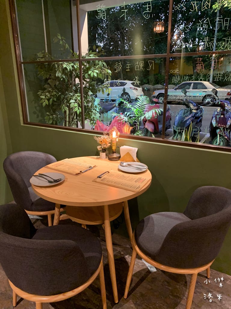 《美食》紅廚小餐館 ｜ 鶯歌超chill異國料理 下班小酌兩杯 適合約會的餐酒館 新北鶯歌美食推薦 復古鶯歌餐酒館