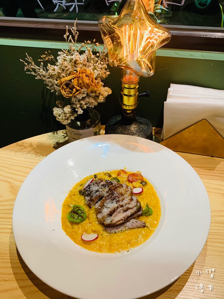 《美食》紅廚小餐館 ｜ 鶯歌超chill異國料理 下班小酌兩杯 適合約會的餐酒館 新北鶯歌美食推薦 復古鶯歌餐酒館