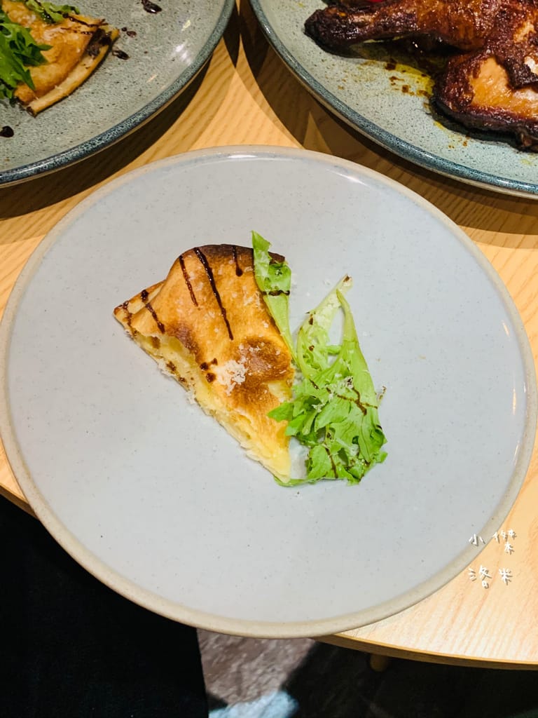 《美食》紅廚小餐館 ｜ 鶯歌超chill異國料理 下班小酌兩杯 適合約會的餐酒館 新北鶯歌美食推薦 復古鶯歌餐酒館