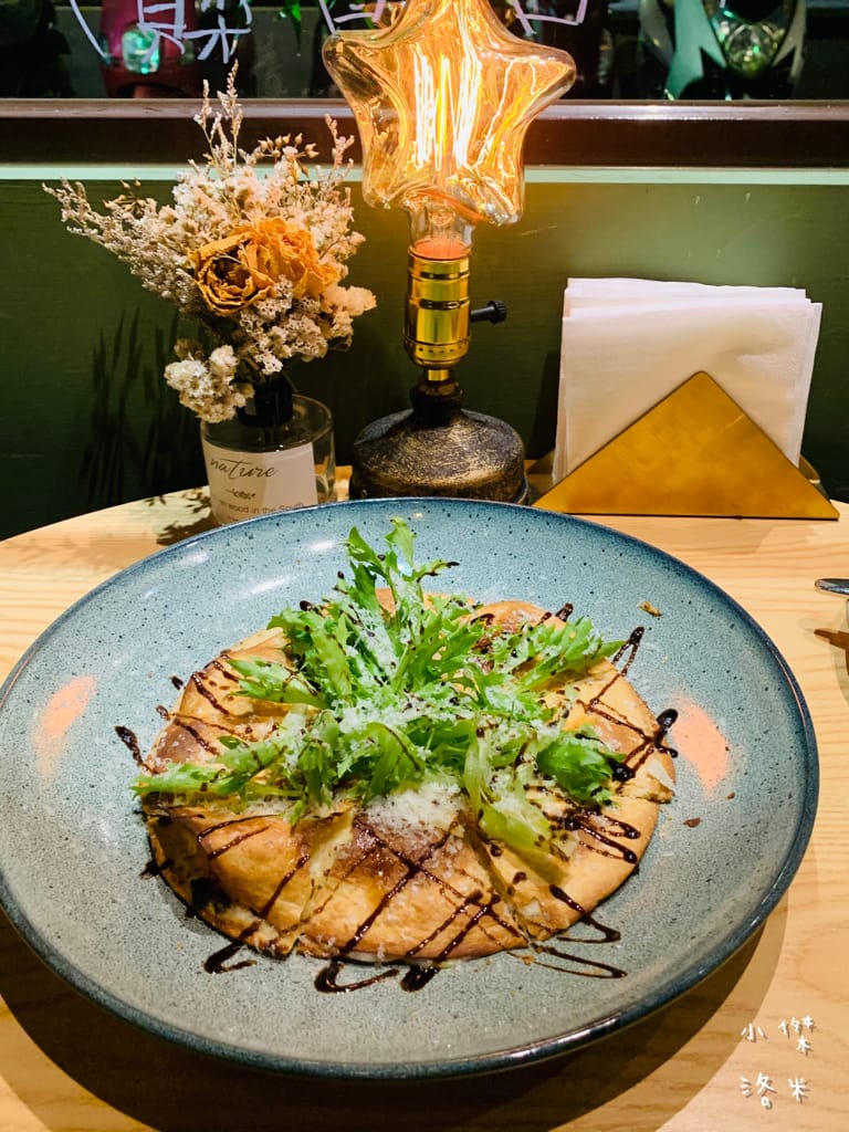 《美食》紅廚小餐館 ｜ 鶯歌超chill異國料理 下班小酌兩杯 適合約會的餐酒館 新北鶯歌美食推薦 復古鶯歌餐酒館