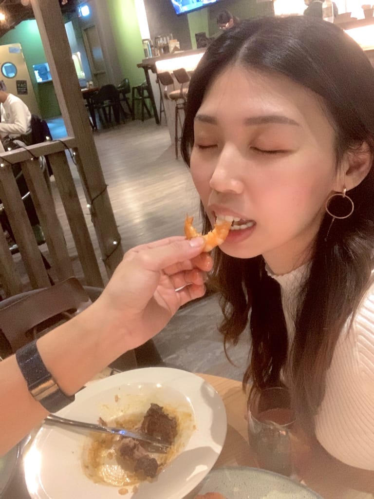 《美食》紅廚小餐館 ｜ 鶯歌超chill異國料理 下班小酌兩杯 適合約會的餐酒館 新北鶯歌美食推薦 復古鶯歌餐酒館