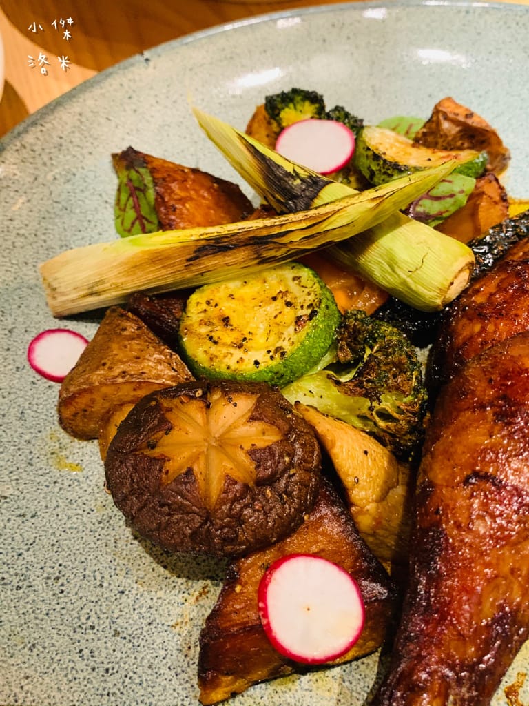 《美食》紅廚小餐館 ｜ 鶯歌超chill異國料理 下班小酌兩杯 適合約會的餐酒館 新北鶯歌美食推薦 復古鶯歌餐酒館