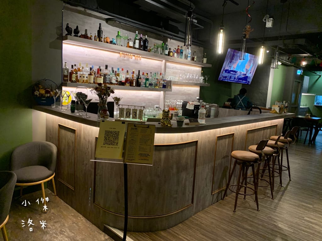 《美食》紅廚小餐館 ｜ 鶯歌超chill異國料理 下班小酌兩杯 適合約會的餐酒館 新北鶯歌美食推薦 復古鶯歌餐酒館