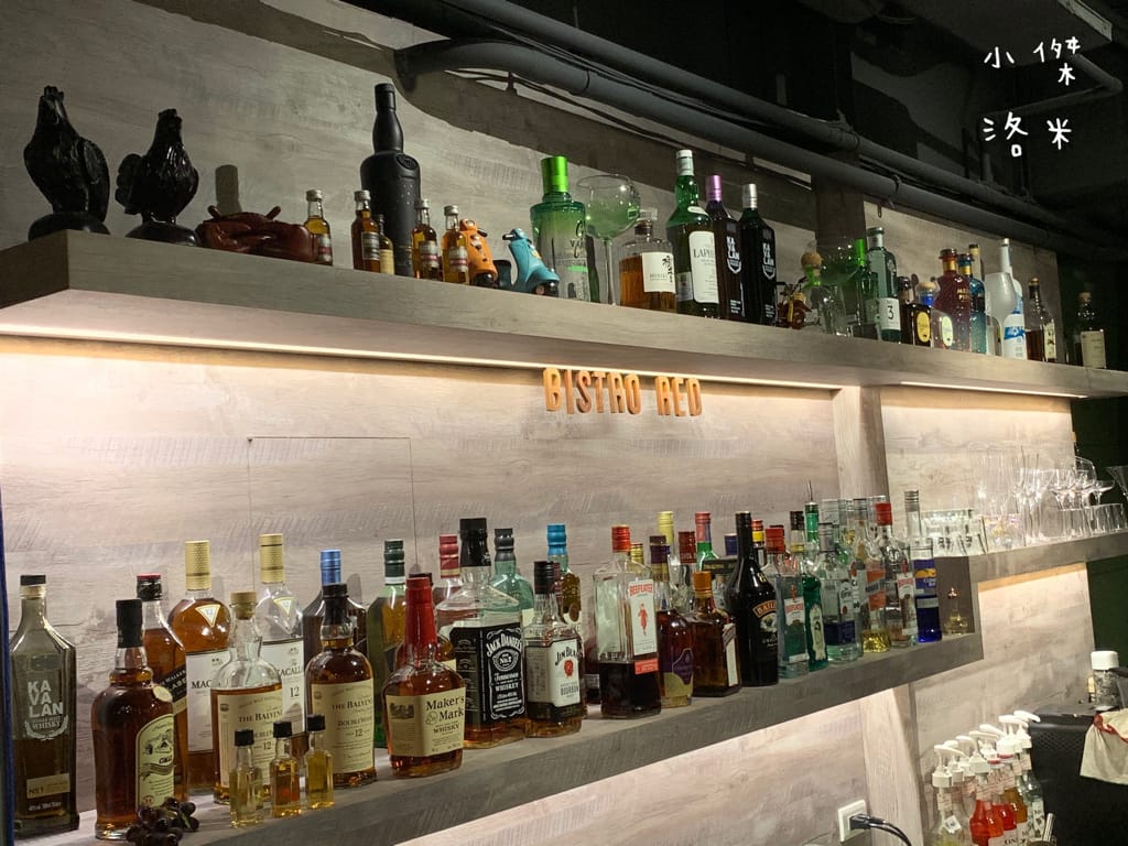 《美食》紅廚小餐館 ｜ 鶯歌超chill異國料理 下班小酌兩杯 適合約會的餐酒館 新北鶯歌美食推薦 復古鶯歌餐酒館