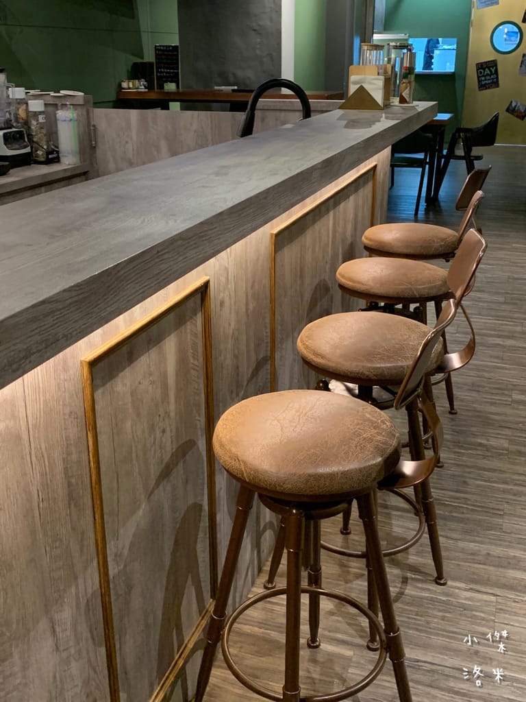 《美食》紅廚小餐館 ｜ 鶯歌超chill異國料理 下班小酌兩杯 適合約會的餐酒館 新北鶯歌美食推薦 復古鶯歌餐酒館