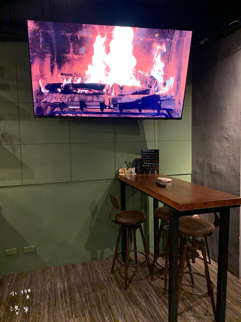 《美食》紅廚小餐館 ｜ 鶯歌超chill異國料理 下班小酌兩杯 適合約會的餐酒館 新北鶯歌美食推薦 復古鶯歌餐酒館