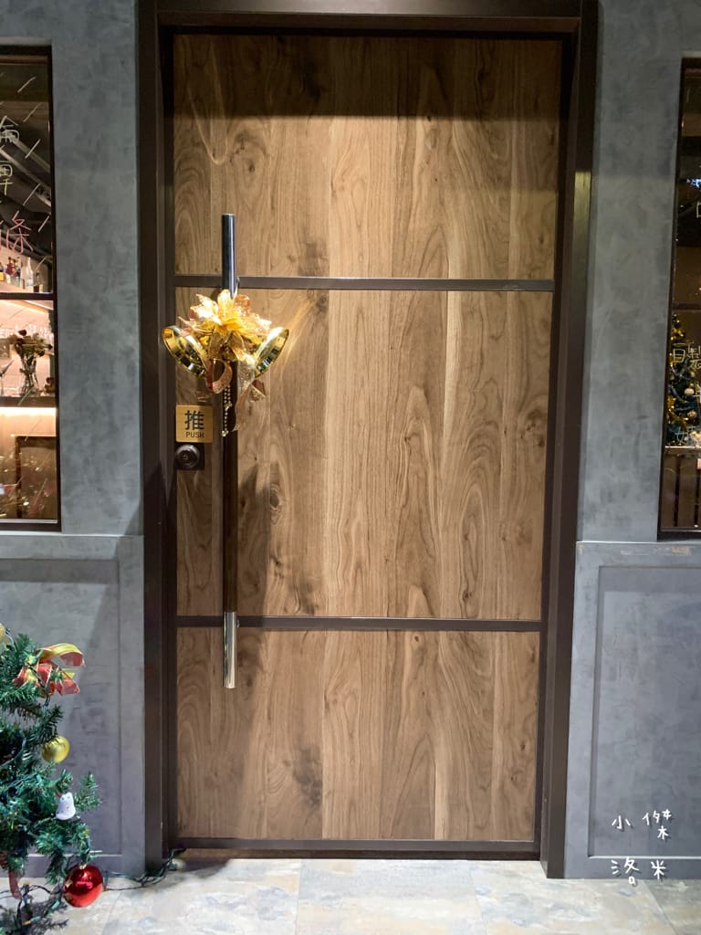 《美食》紅廚小餐館 ｜ 鶯歌超chill異國料理 下班小酌兩杯 適合約會的餐酒館 新北鶯歌美食推薦 復古鶯歌餐酒館