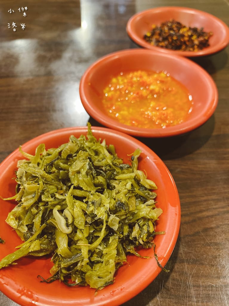 《美食》老兵曾王記牛肉麵 中和創始店 | 獲獎肯定的好滋味 來新北中和滿足老兵魂 大啖整根牛小排 中和美食推薦 老兵牛肉麵 三重美食推薦