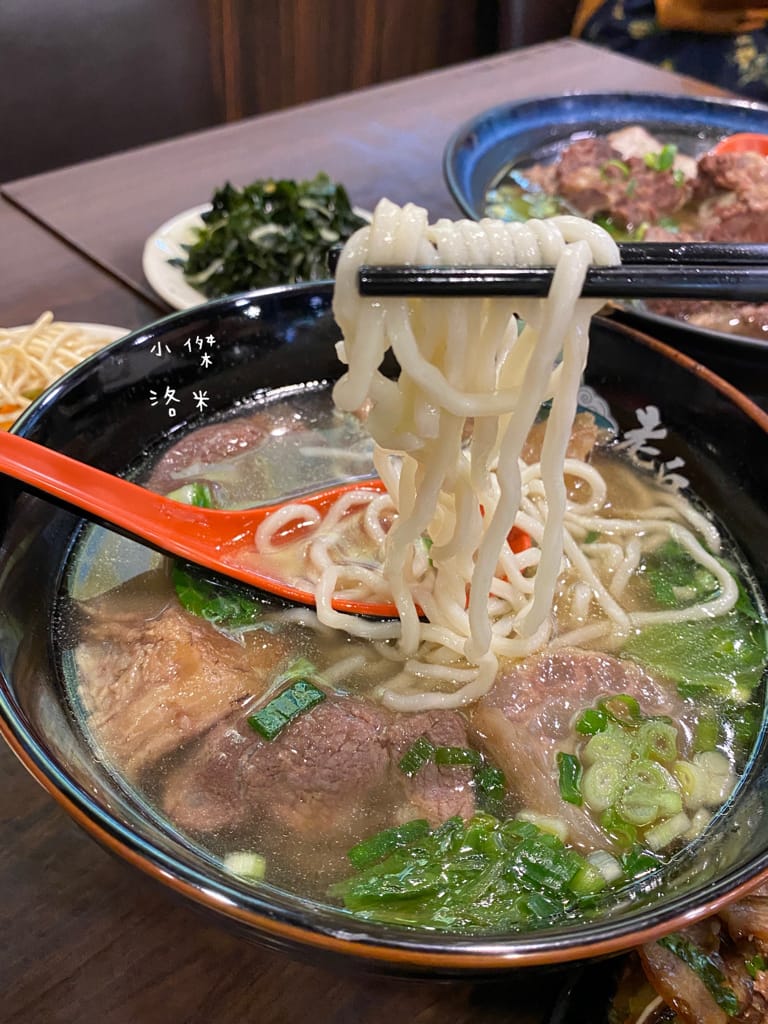 《美食》老兵曾王記牛肉麵 中和創始店 | 獲獎肯定的好滋味 來新北中和滿足老兵魂 大啖整根牛小排 中和美食推薦 老兵牛肉麵 三重美食推薦