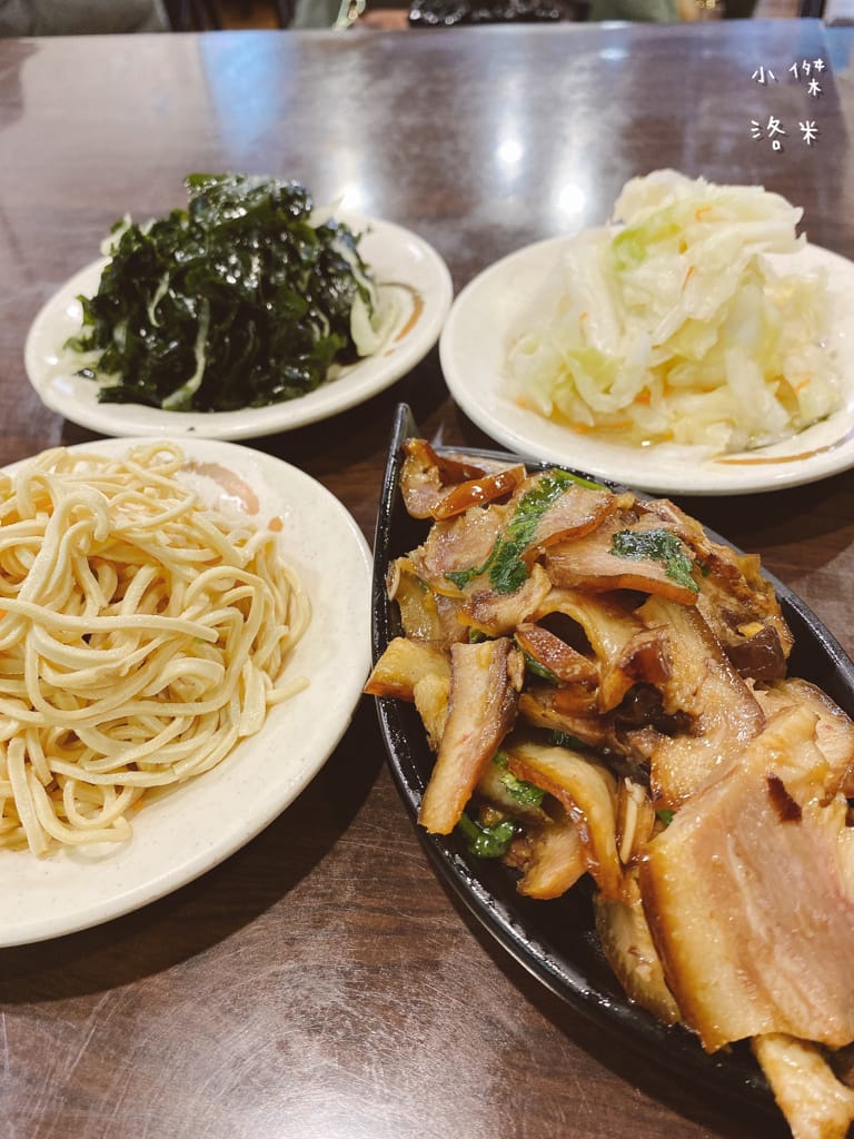 《美食》老兵曾王記牛肉麵 中和創始店 | 獲獎肯定的好滋味 來新北中和滿足老兵魂 大啖整根牛小排 中和美食推薦 老兵牛肉麵 三重美食推薦