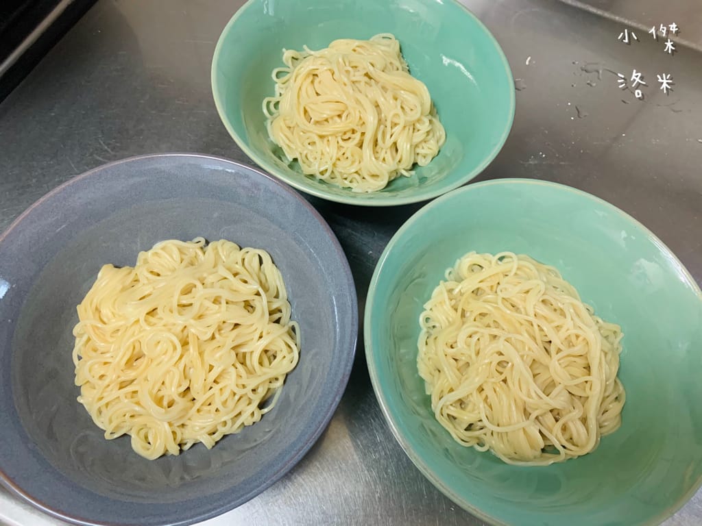 《宅配美食》冠軍熊本拉麵 ｜ 在家嚐森本家玫瑰緣別館拉麵 防疫吃美食 銷魂宵夜 宅配美食