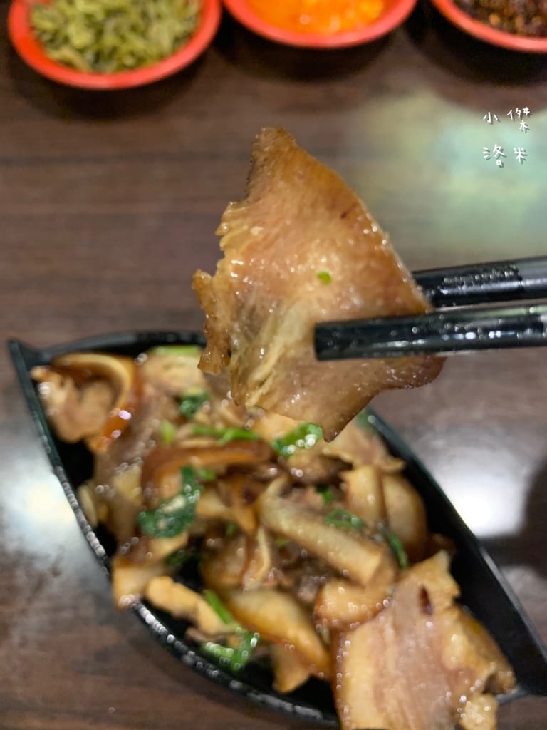 《美食》老兵曾王記牛肉麵 中和創始店 | 獲獎肯定的好滋味 來新北中和滿足老兵魂 大啖整根牛小排 中和美食推薦 老兵牛肉麵 三重美食推薦