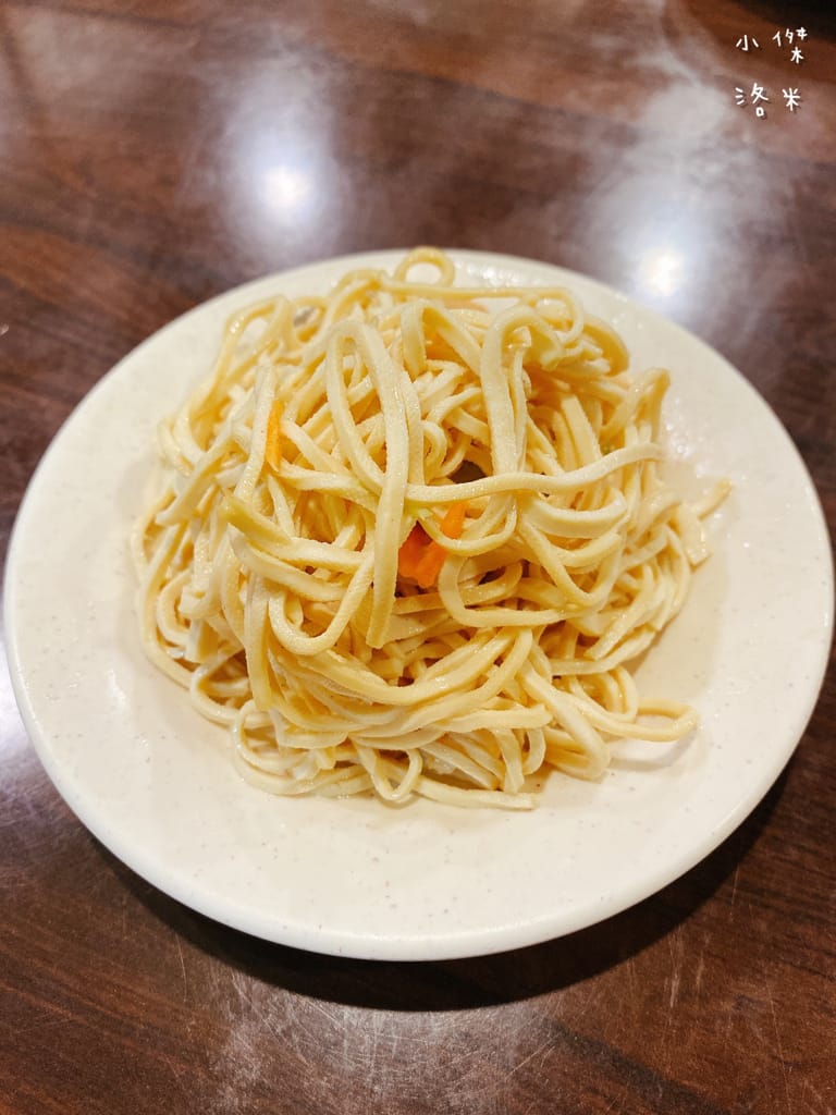 《美食》老兵曾王記牛肉麵 中和創始店 | 獲獎肯定的好滋味 來新北中和滿足老兵魂 大啖整根牛小排 中和美食推薦 老兵牛肉麵 三重美食推薦