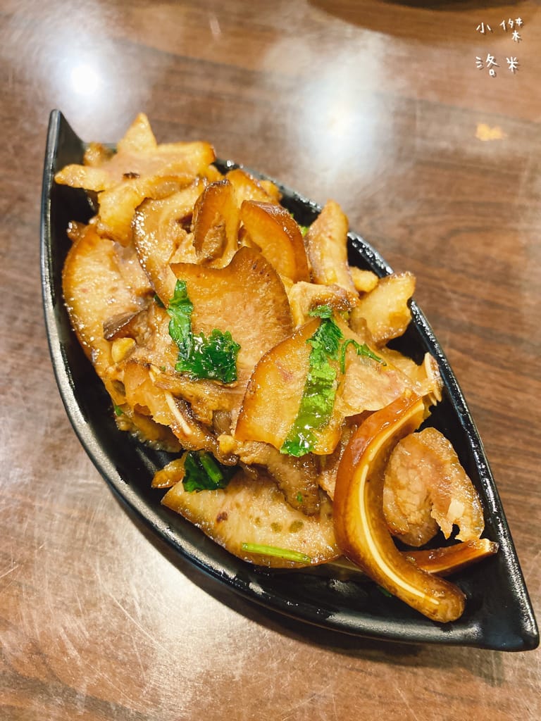 《美食》老兵曾王記牛肉麵 中和創始店 | 獲獎肯定的好滋味 來新北中和滿足老兵魂 大啖整根牛小排 中和美食推薦 老兵牛肉麵 三重美食推薦