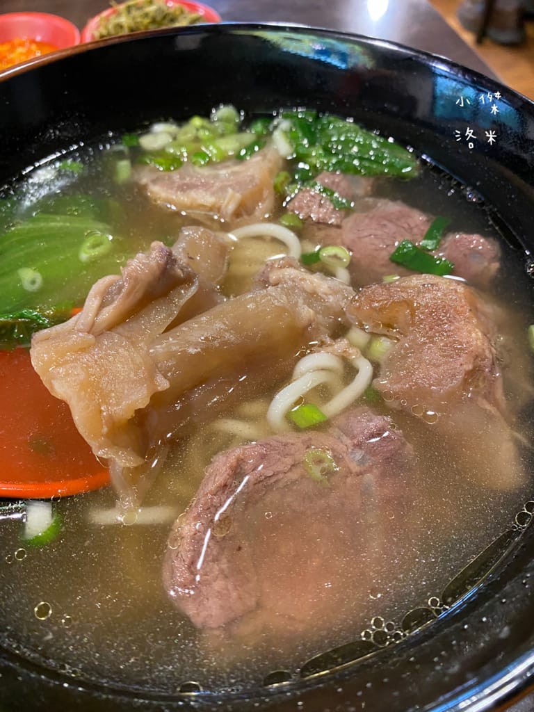 《美食》老兵曾王記牛肉麵 中和創始店 | 獲獎肯定的好滋味 來新北中和滿足老兵魂 大啖整根牛小排 中和美食推薦 老兵牛肉麵 三重美食推薦