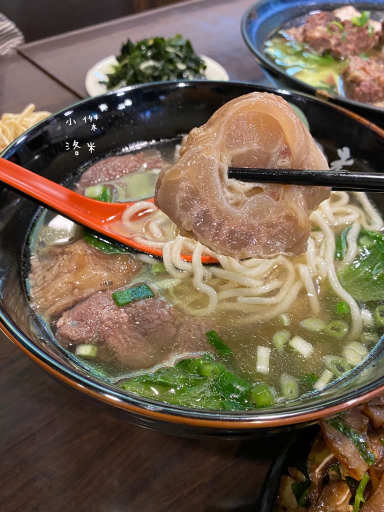《美食》老兵曾王記牛肉麵 中和創始店 | 獲獎肯定的好滋味 來新北中和滿足老兵魂 大啖整根牛小排 中和美食推薦 老兵牛肉麵 三重美食推薦