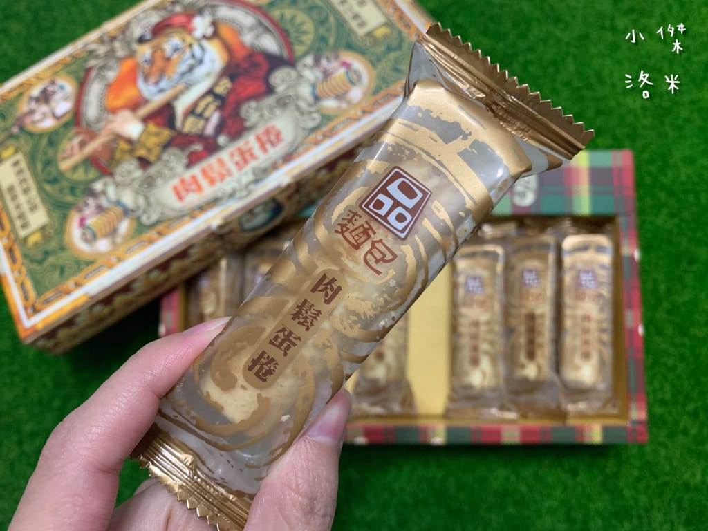 《宅配美食》開箱 品麵包就是虎鬆-肉鬆蛋捲禮盒 | 細  緻手炒肉鬆 手工蛋捲 可愛的虎年禮盒推薦 宅配美食推薦