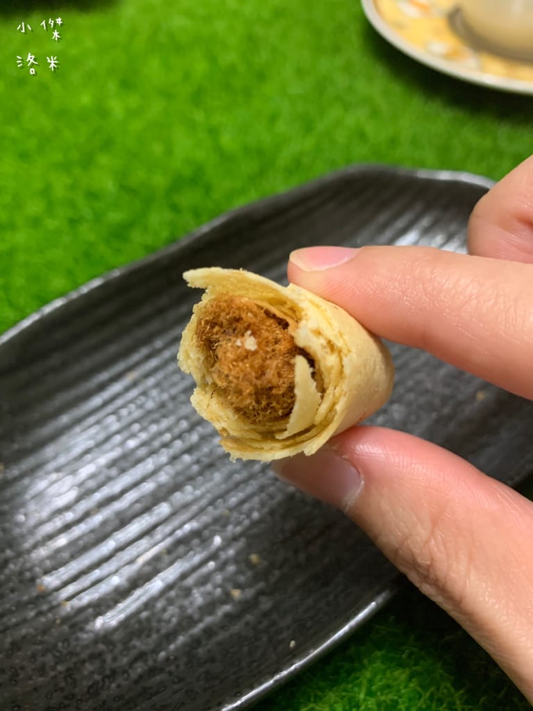 《宅配美食》開箱 品麵包就是虎鬆-肉鬆蛋捲禮盒 | 細  緻手炒肉鬆 手工蛋捲 可愛的虎年禮盒推薦 宅配美食推薦