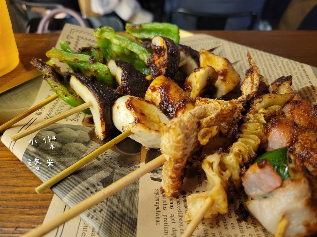 《美食》Kebabs 麻串 ｜ 北市中心的飄香角落 三五好友下班聚餐的好選擇 信義區最Chill 的戶外串燒店 台北小酌推薦 台北串燒推薦