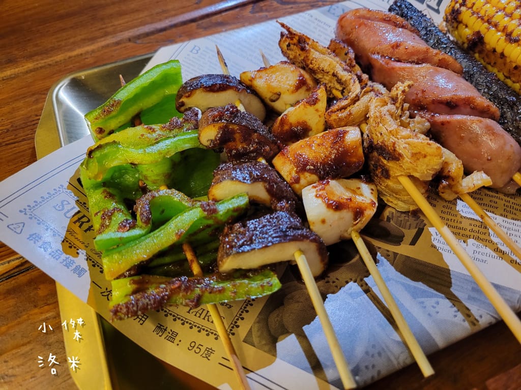 《美食》Kebabs 麻串 ｜ 北市中心的飄香角落 三五好友下班聚餐的好選擇 信義區最Chill 的戶外串燒店 台北小酌推薦 台北串燒推薦