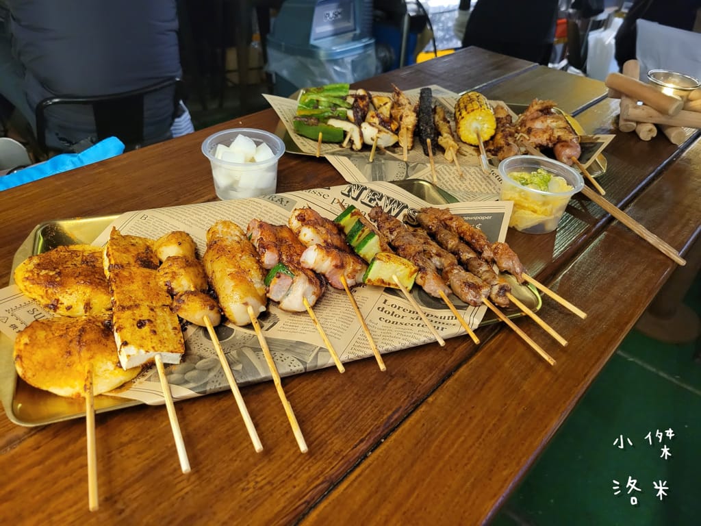 《美食》Kebabs 麻串 ｜ 北市中心的飄香角落 三五好友下班聚餐的好選擇 信義區最Chill 的戶外串燒店 台北小酌推薦 台北串燒推薦
