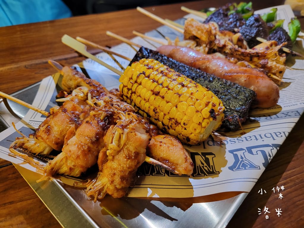 《美食》Kebabs 麻串 ｜ 北市中心的飄香角落 三五好友下班聚餐的好選擇 信義區最Chill 的戶外串燒店 台北小酌推薦 台北串燒推薦