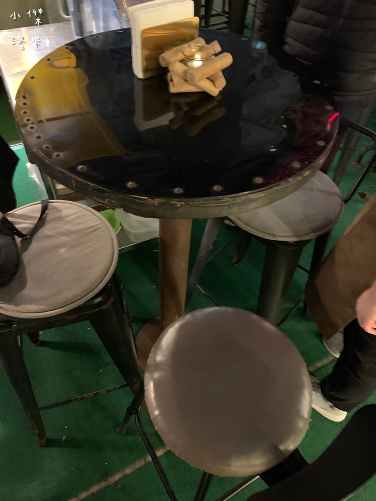 《美食》Kebabs 麻串 ｜ 北市中心的飄香角落 三五好友下班聚餐的好選擇 信義區最Chill 的戶外串燒店 台北小酌推薦 台北串燒推薦