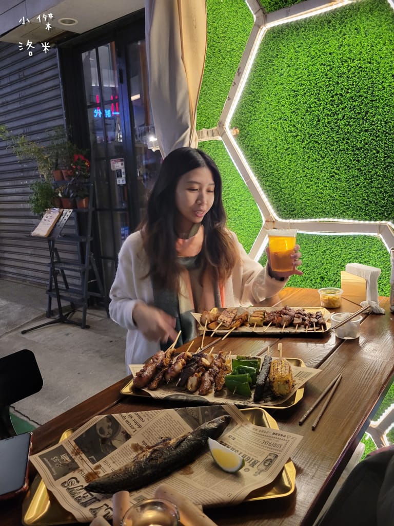 《美食》Kebabs 麻串 ｜ 北市中心的飄香角落 三五好友下班聚餐的好選擇 信義區最Chill 的戶外串燒店 台北小酌推薦 台北串燒推薦