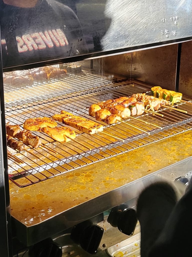 《美食》Kebabs 麻串 ｜ 北市中心的飄香角落 三五好友下班聚餐的好選擇 信義區最Chill 的戶外串燒店 台北小酌推薦 台北串燒推薦