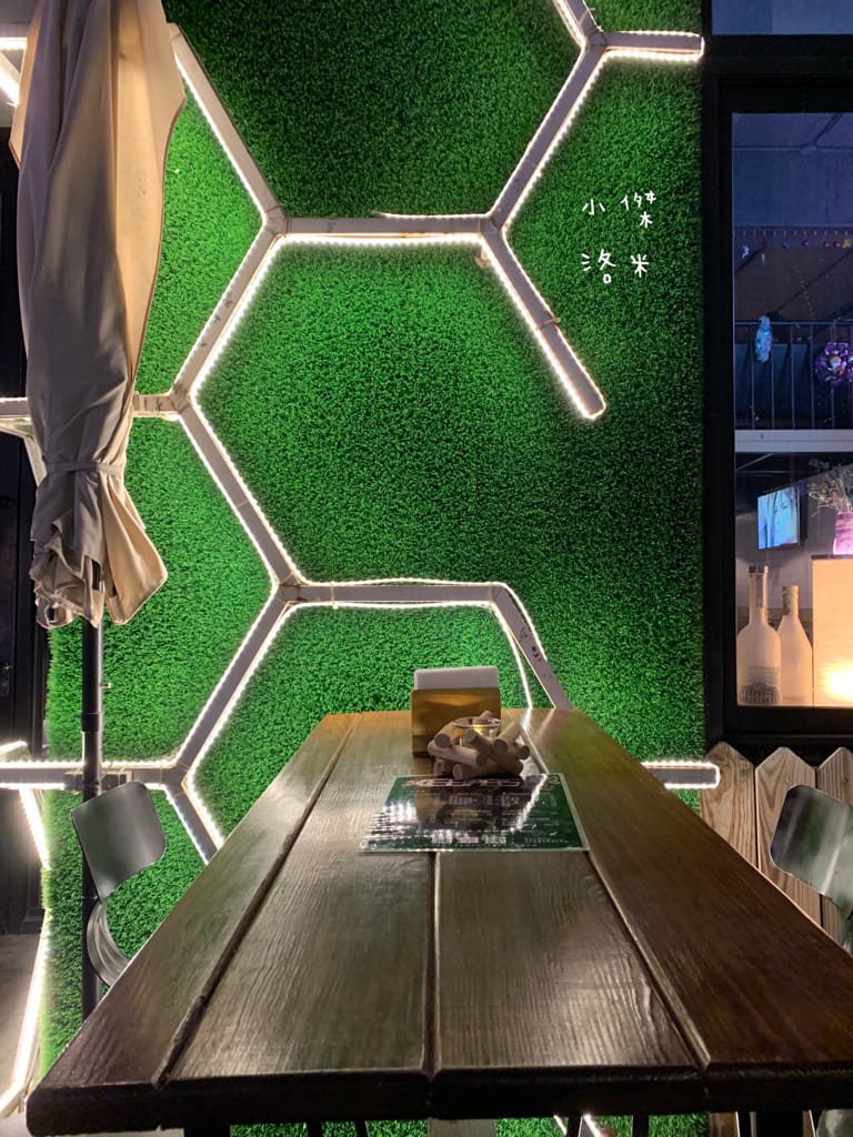 《美食》Kebabs 麻串 ｜ 北市中心的飄香角落 三五好友下班聚餐的好選擇 信義區最Chill 的戶外串燒店 台北小酌推薦 台北串燒推薦