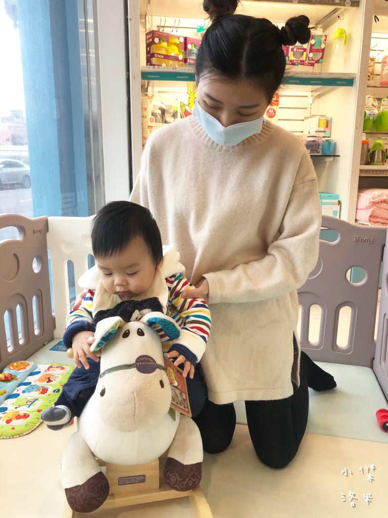 《親子》娃娃世界-台北旗艦店 ｜ 超大雙層嬰幼百貨路面店  齊全的母嬰用品一次購足 嬰兒推車比較 嬰兒床比較