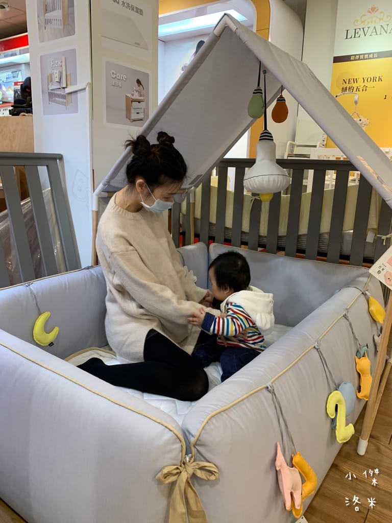 《親子》娃娃世界-台北旗艦店 ｜ 超大雙層嬰幼百貨路面店  齊全的母嬰用品一次購足 嬰兒推車比較 嬰兒床比較