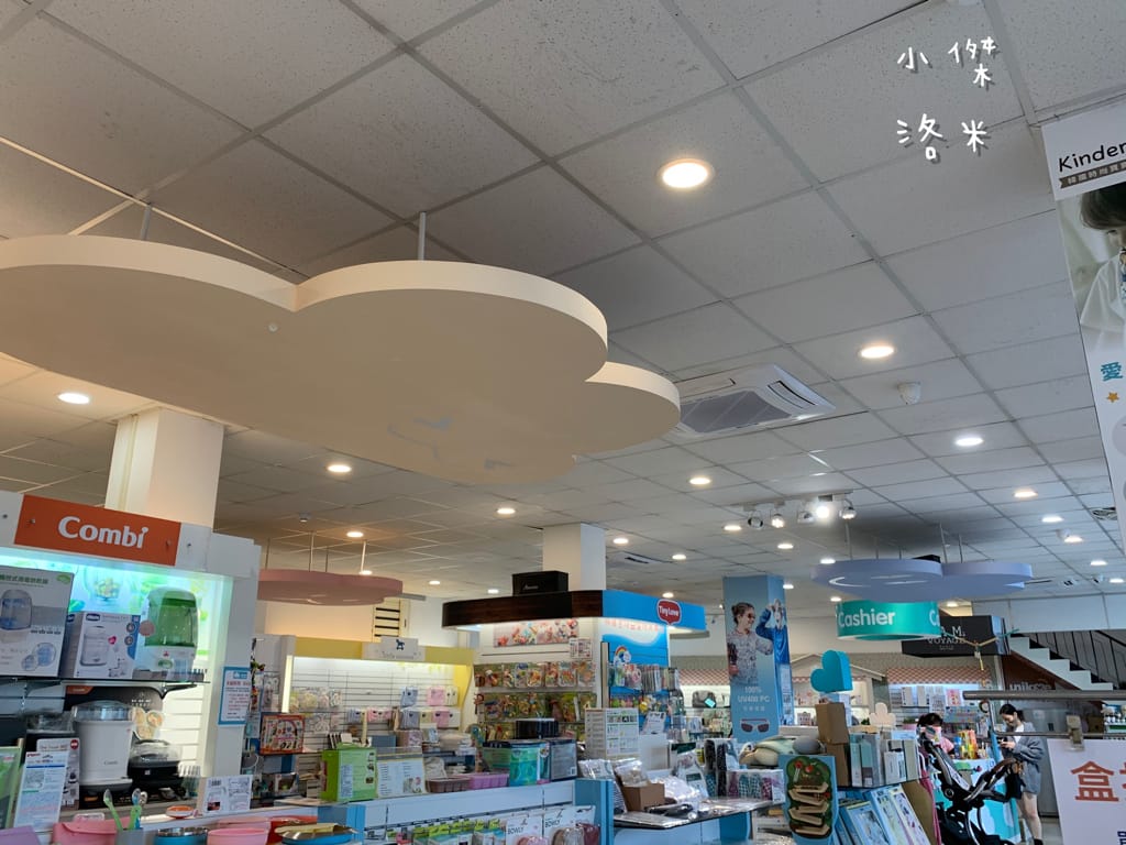 《親子》娃娃世界-台北旗艦店 ｜ 超大雙層嬰幼百貨路面店  齊全的母嬰用品一次購足 嬰兒推車比較 嬰兒床比較