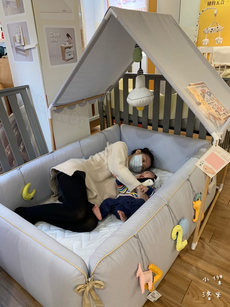 《親子》娃娃世界-台北旗艦店 ｜ 超大雙層嬰幼百貨路面店  齊全的母嬰用品一次購足 嬰兒推車比較 嬰兒床比較