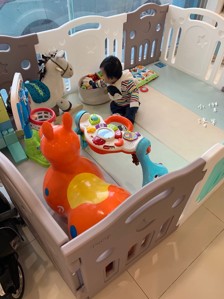 《親子》娃娃世界-台北旗艦店 ｜ 超大雙層嬰幼百貨路面店  齊全的母嬰用品一次購足 嬰兒推車比較 嬰兒床比較